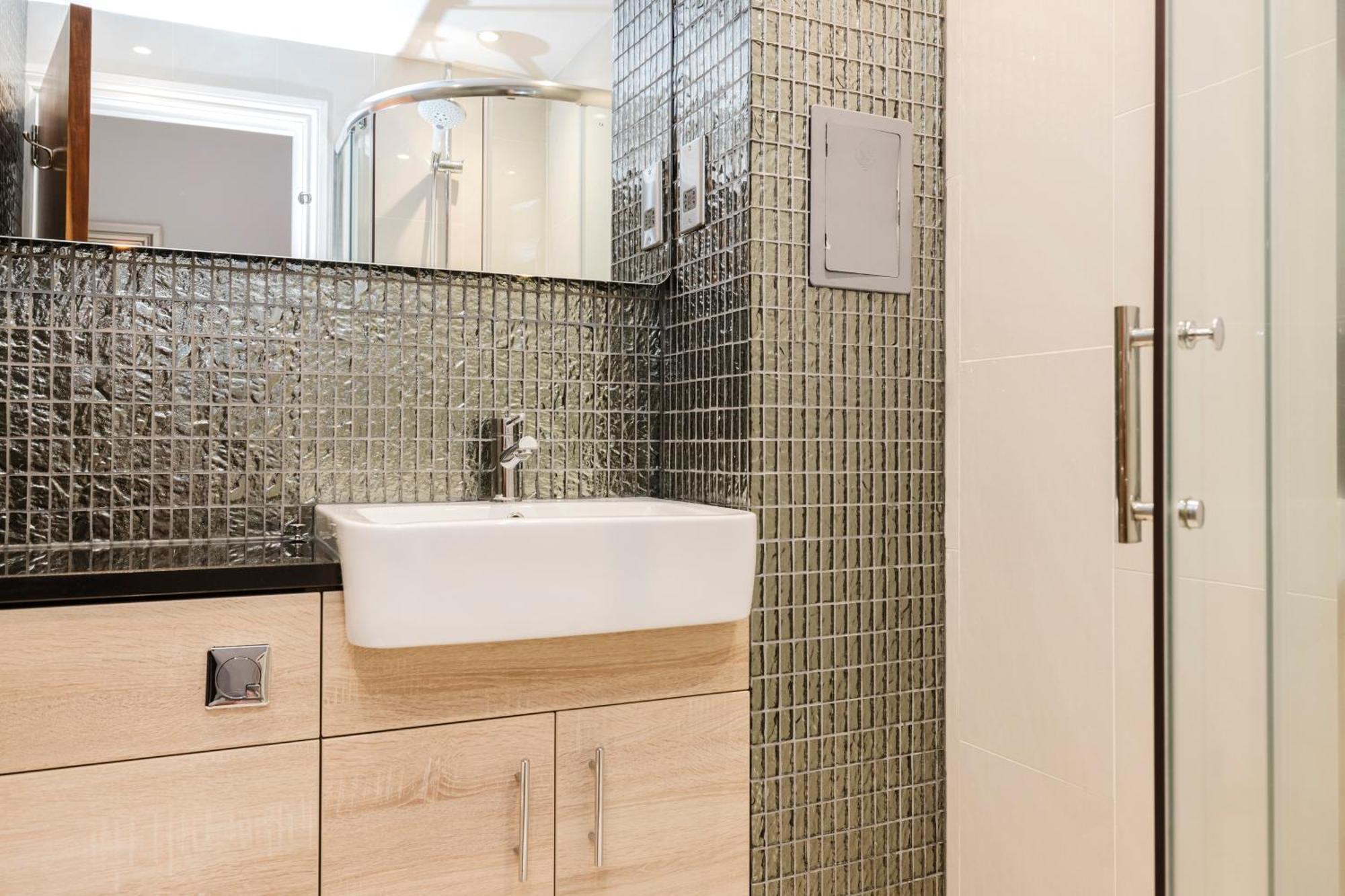 Joivy Stylish Apartment With Balcony In Old Town Эдинбург Экстерьер фото