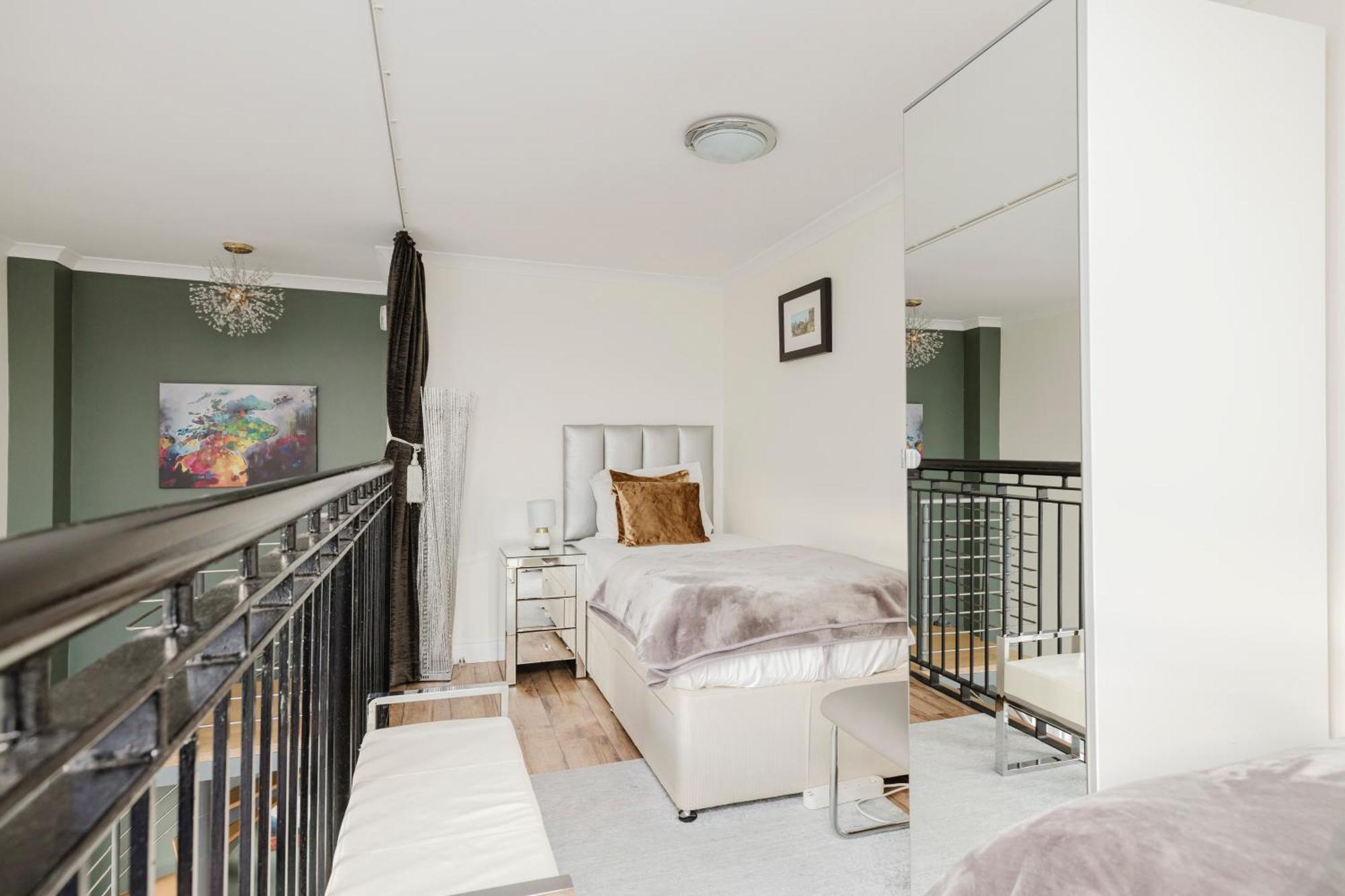 Joivy Stylish Apartment With Balcony In Old Town Эдинбург Экстерьер фото