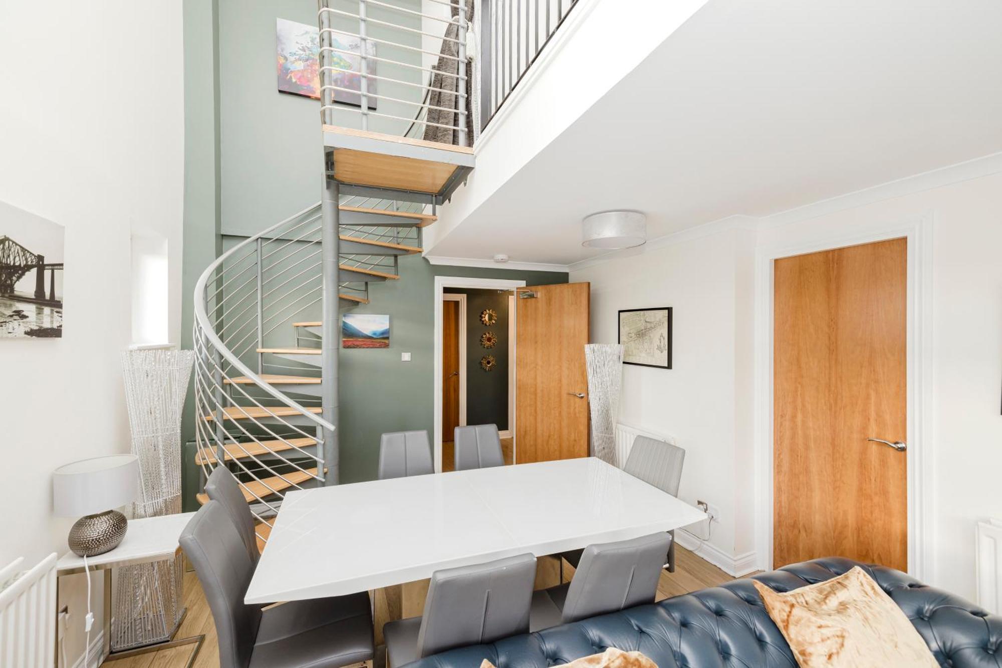 Joivy Stylish Apartment With Balcony In Old Town Эдинбург Экстерьер фото