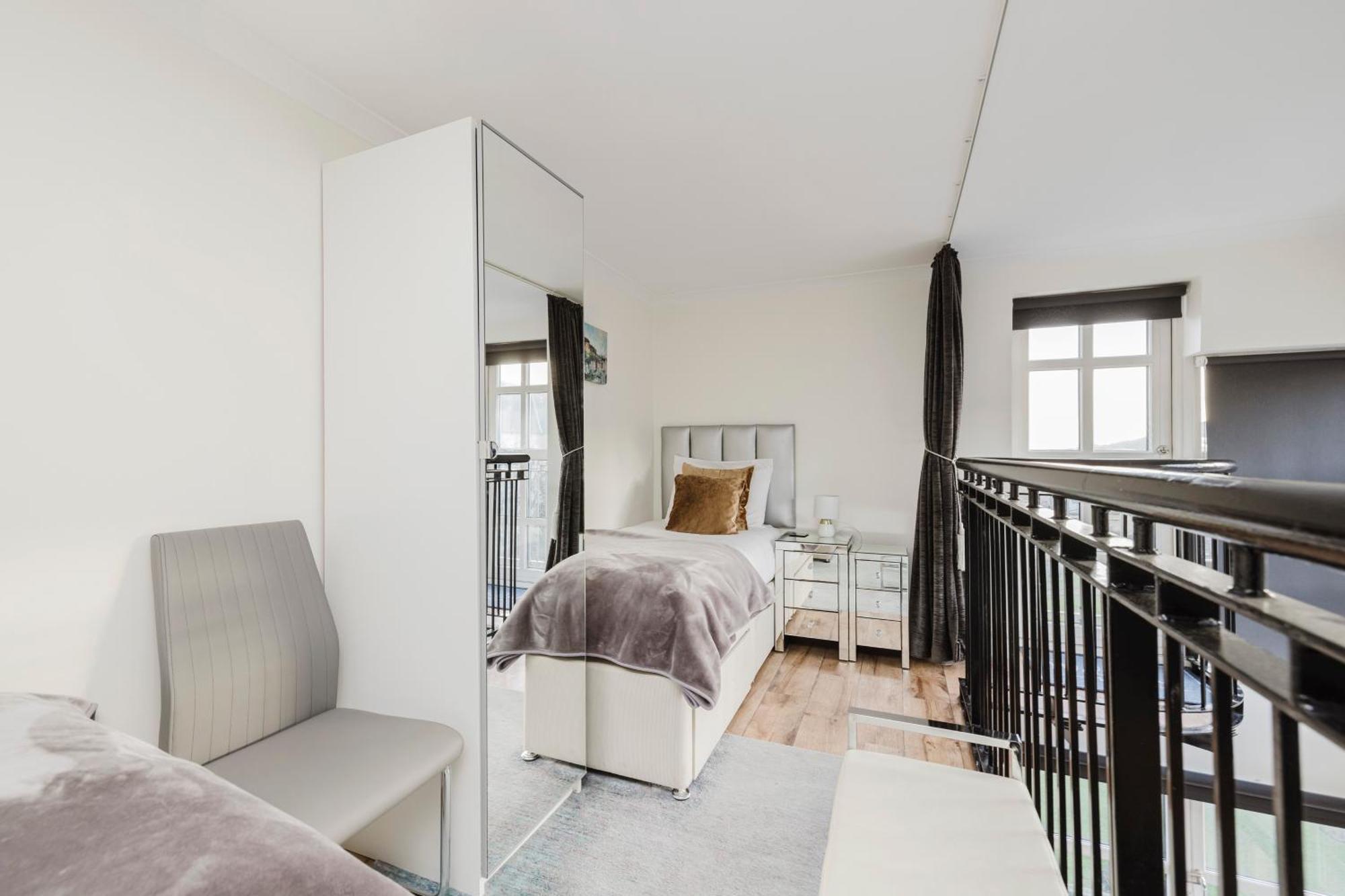 Joivy Stylish Apartment With Balcony In Old Town Эдинбург Экстерьер фото
